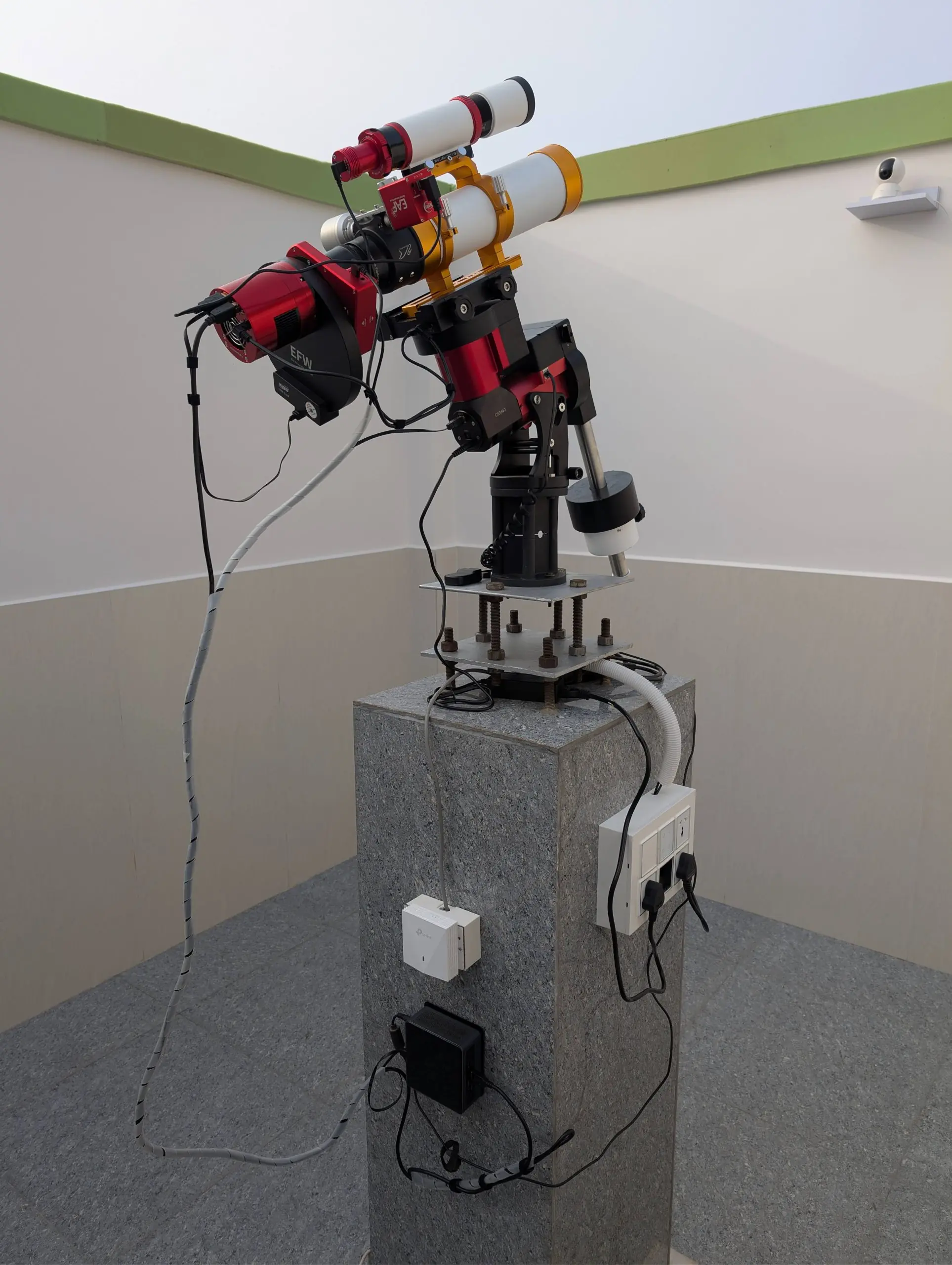 Pier 1 power management setup showing the IoT switchboard and cabling for the WO 71GT APO